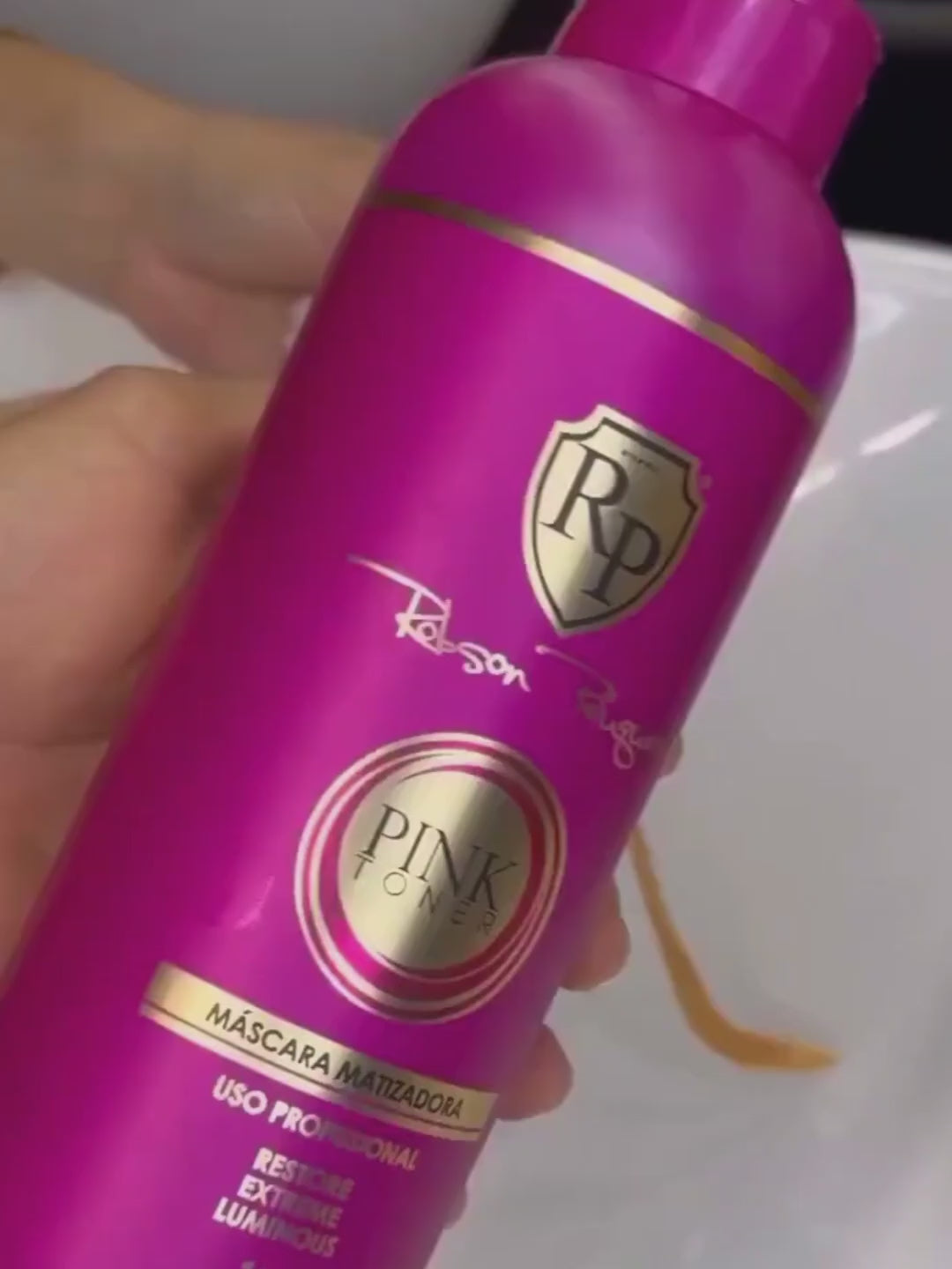 Load video: Robson Peluquero Mask Pink 1 Litre / 32.8 Fl Oz