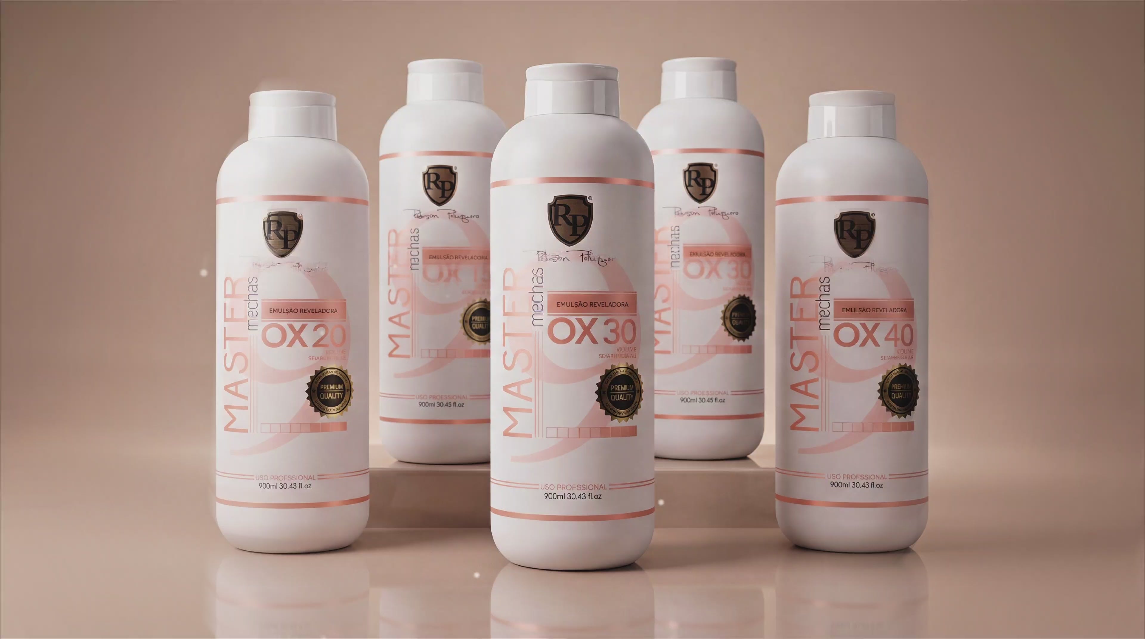 Load video: Robson Peluquero Master Mechas Revealing Emulsion OX05 - 900ml